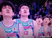 官方网站 : 新疆男篮首回合险胜菲尼克斯太阳，塔图姆砍下5记关键球，全场沸腾
