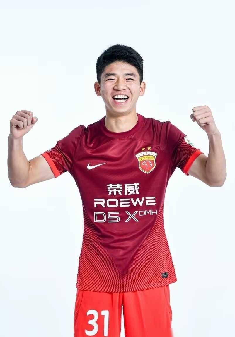 上海队年轻球员崭露头角表现亮眼