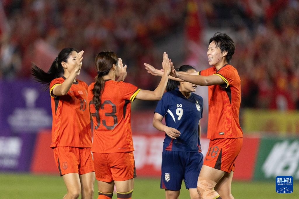 包含立志夺冠：女足国家队夺取国际比赛胜利的词条